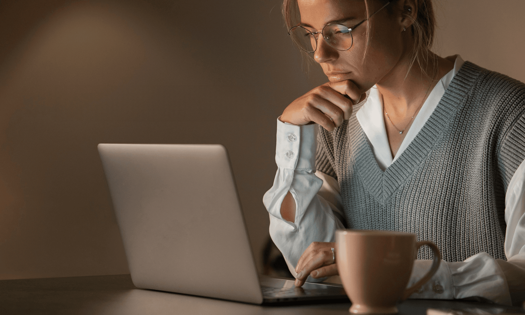 Задний фон секции героя